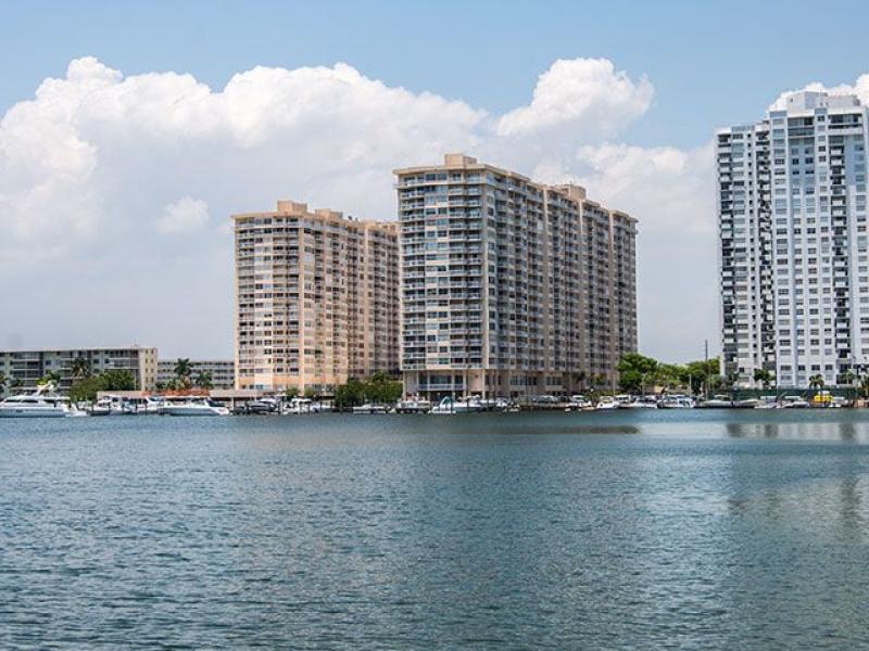 Del Prado Aventura, Aventura property management