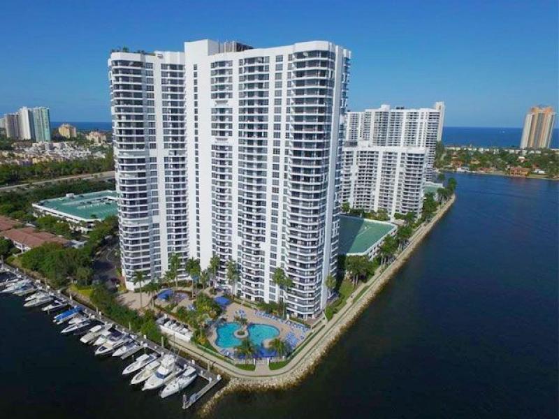 Mystic Pointe 500, Aventura property management